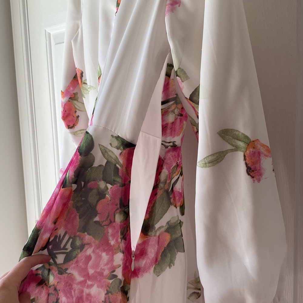 Dainty Jewell’s Floral Dress - Picture 4 of 6